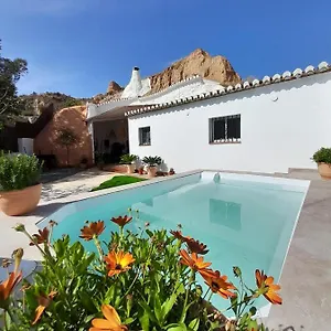 https://cueva-de-la-higuera.es-andalucia.com